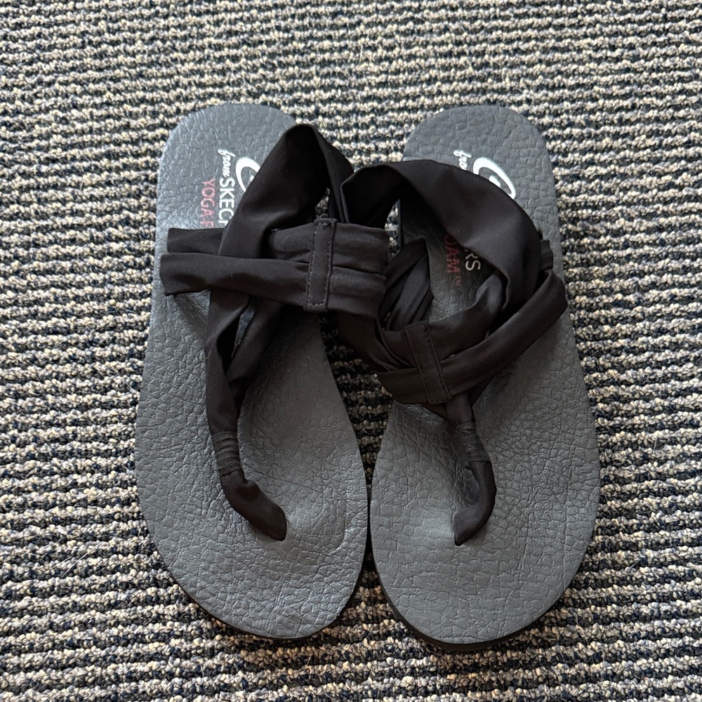 Skechers Black Yoga Flip Flops